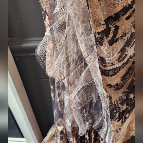 Origami Star Print Tulle & Lace Vest - Picture 8 of 11